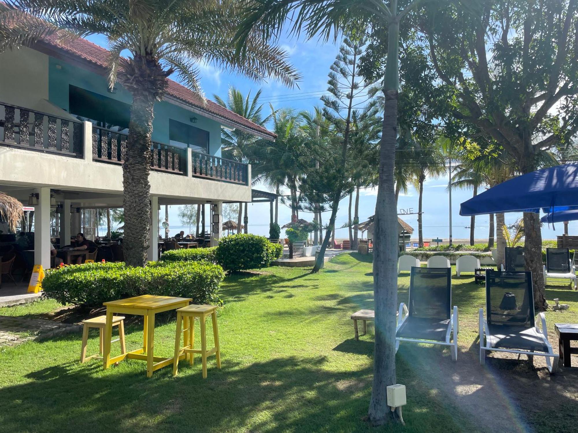 Dolphin Bay Beach Resort Sam Roi Yot Exterior photo