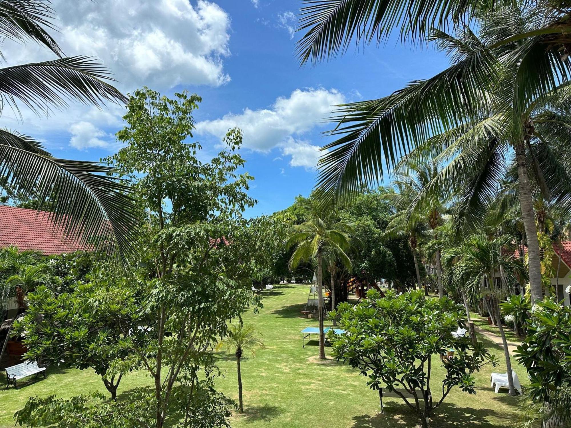 Dolphin Bay Beach Resort Sam Roi Yot Exterior photo