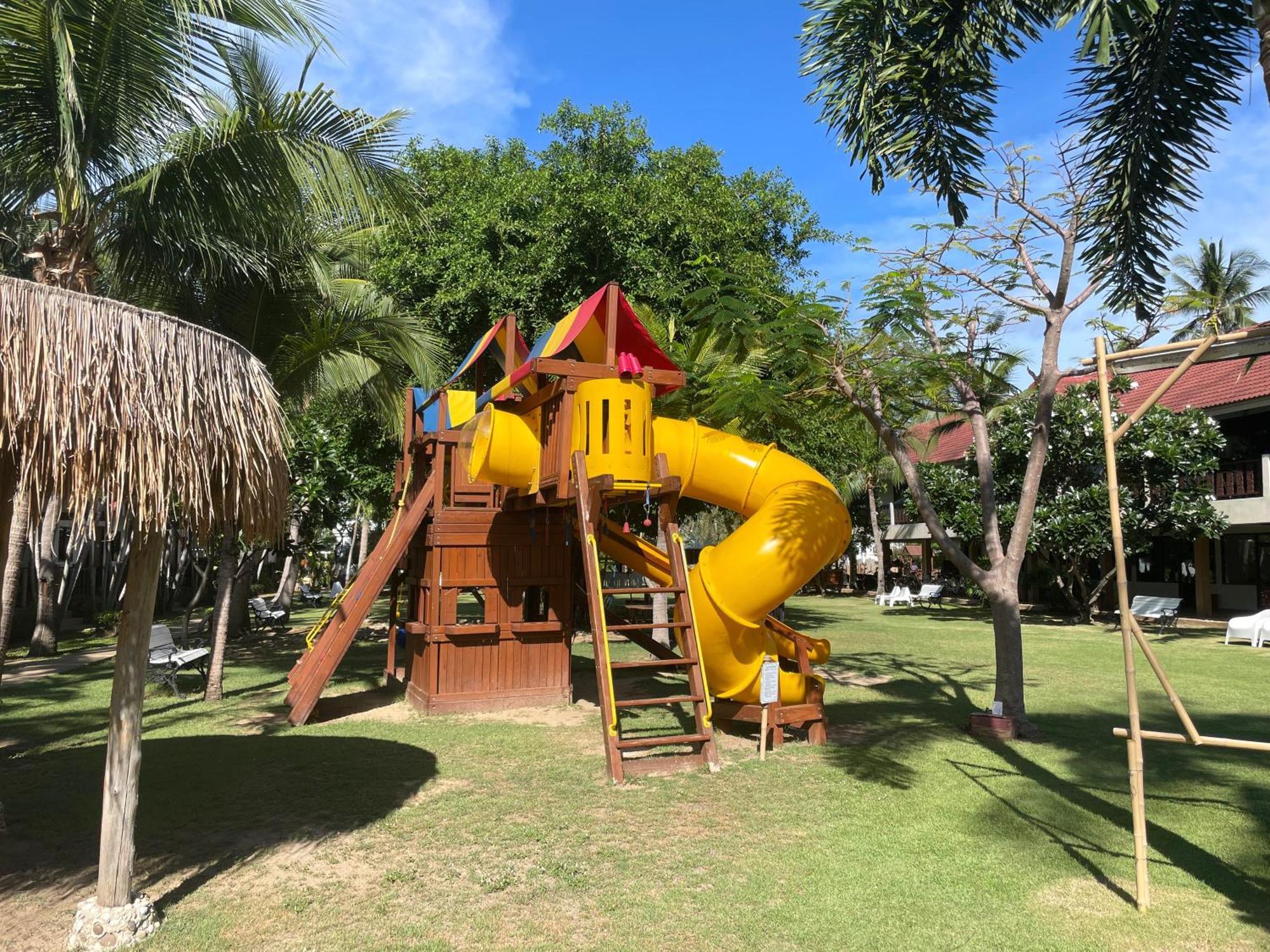 Dolphin Bay Beach Resort Sam Roi Yot Exterior photo