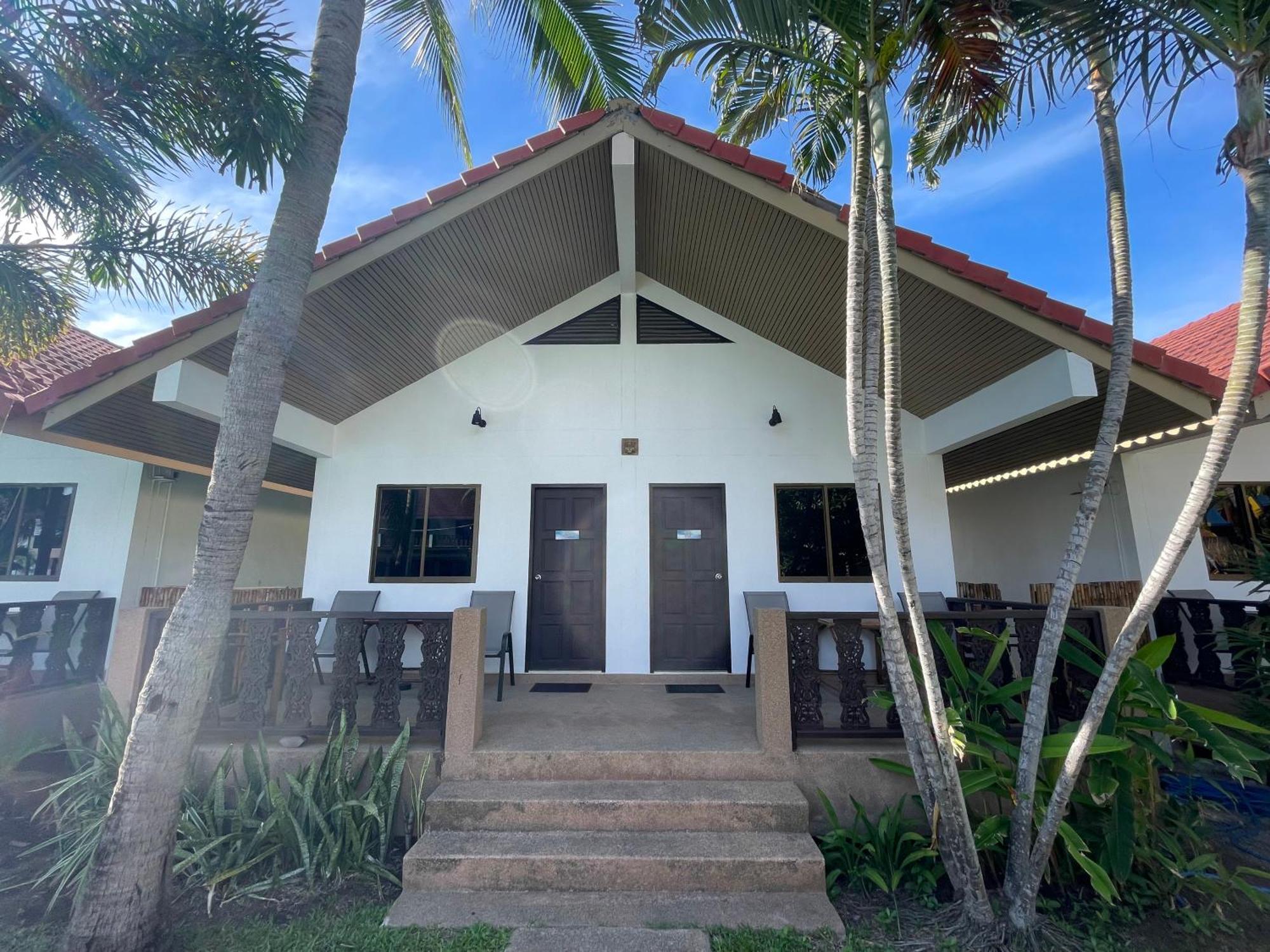 Dolphin Bay Beach Resort Sam Roi Yot Exterior photo