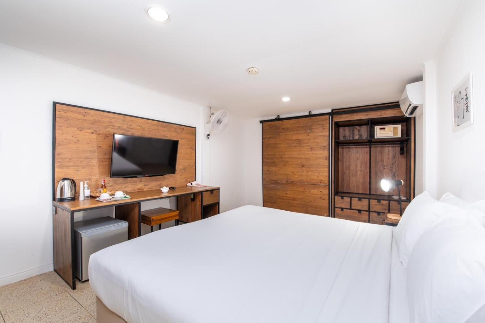 Dolphin Bay Beach Resort Sam Roi Yot Exterior photo