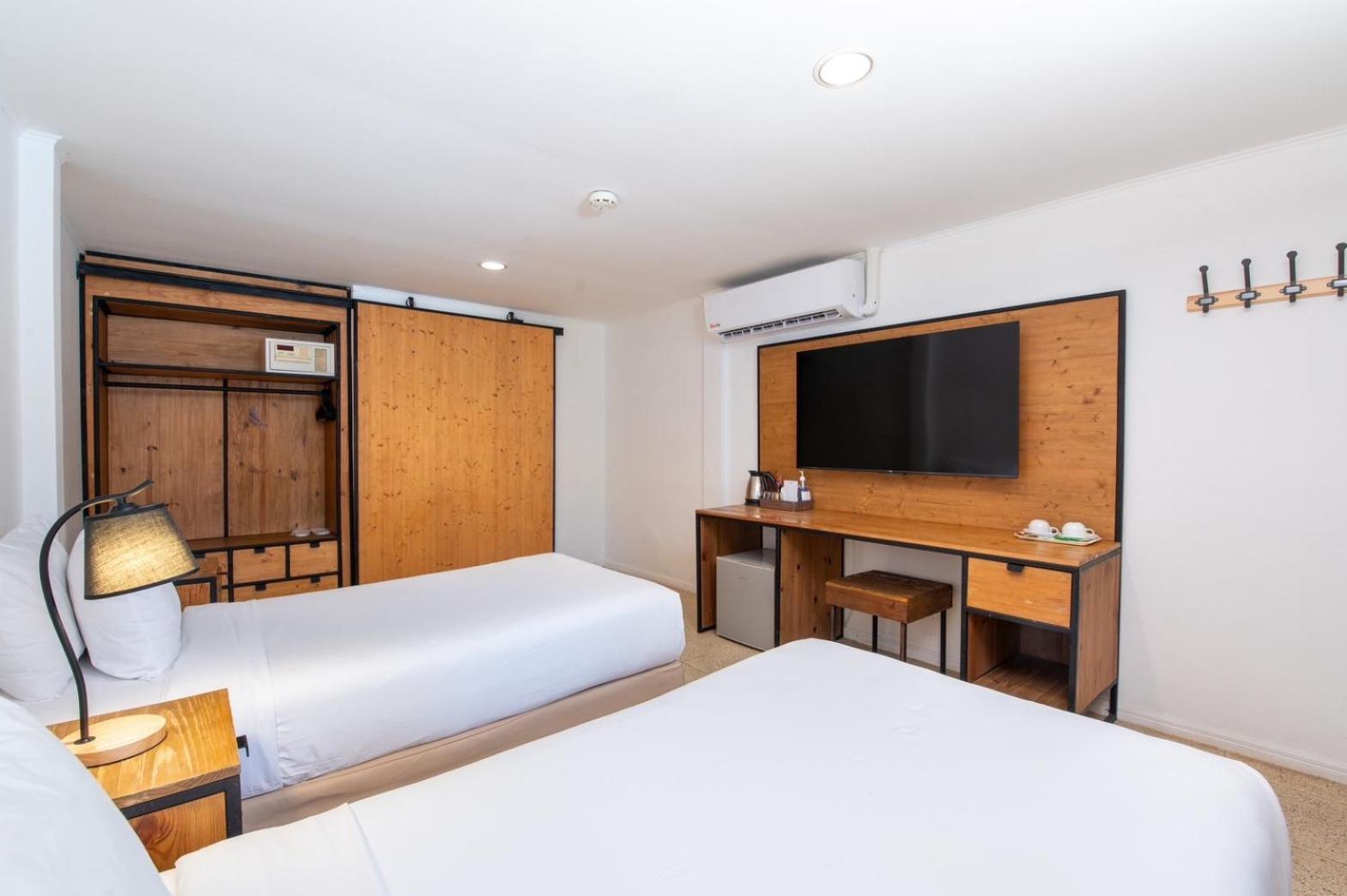Dolphin Bay Beach Resort Sam Roi Yot Exterior photo