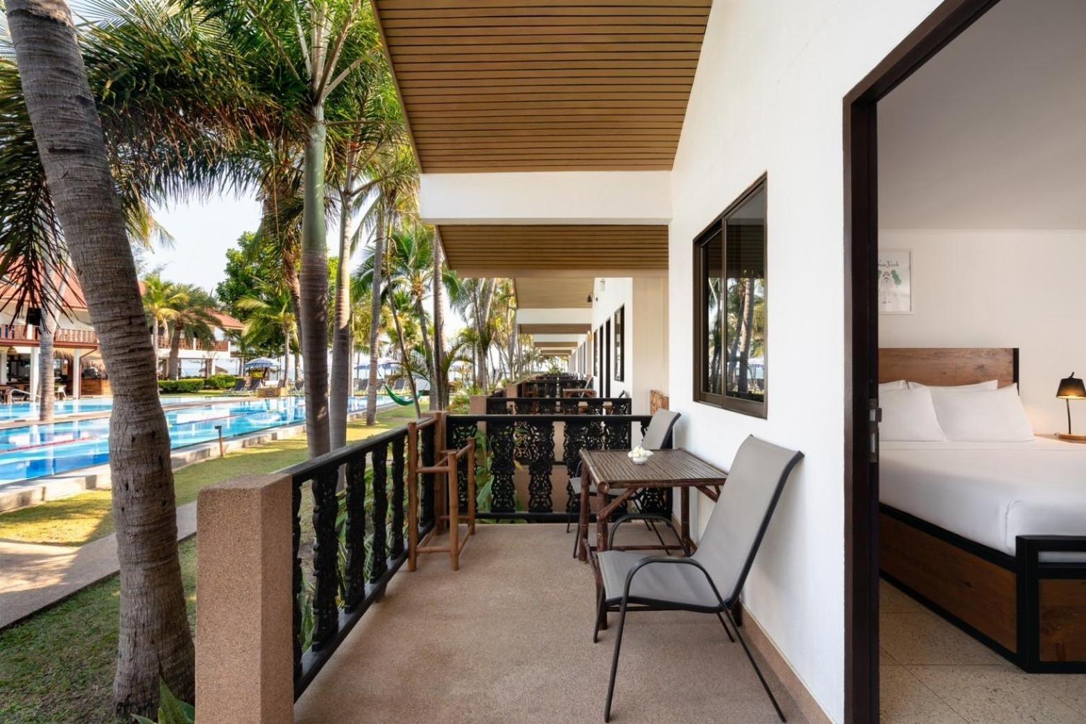Dolphin Bay Beach Resort Sam Roi Yot Exterior photo