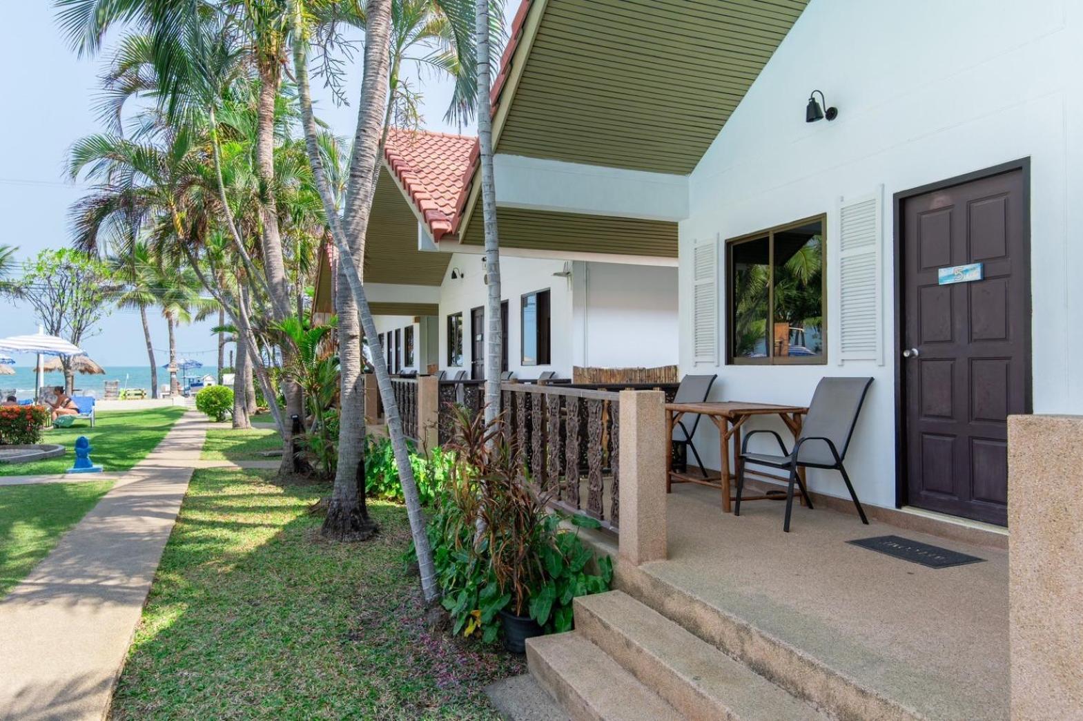 Dolphin Bay Beach Resort Sam Roi Yot Exterior photo