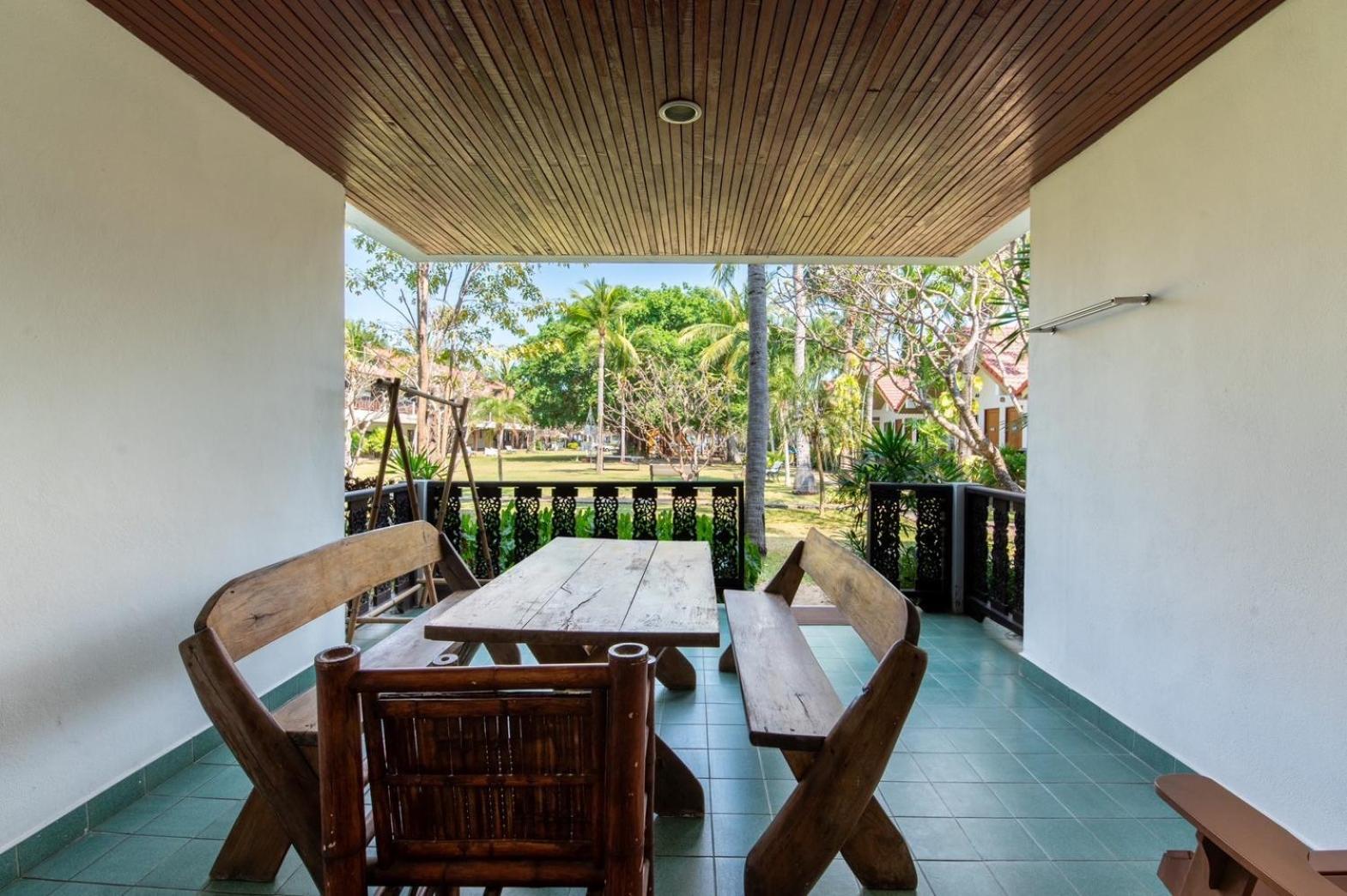Dolphin Bay Beach Resort Sam Roi Yot Exterior photo